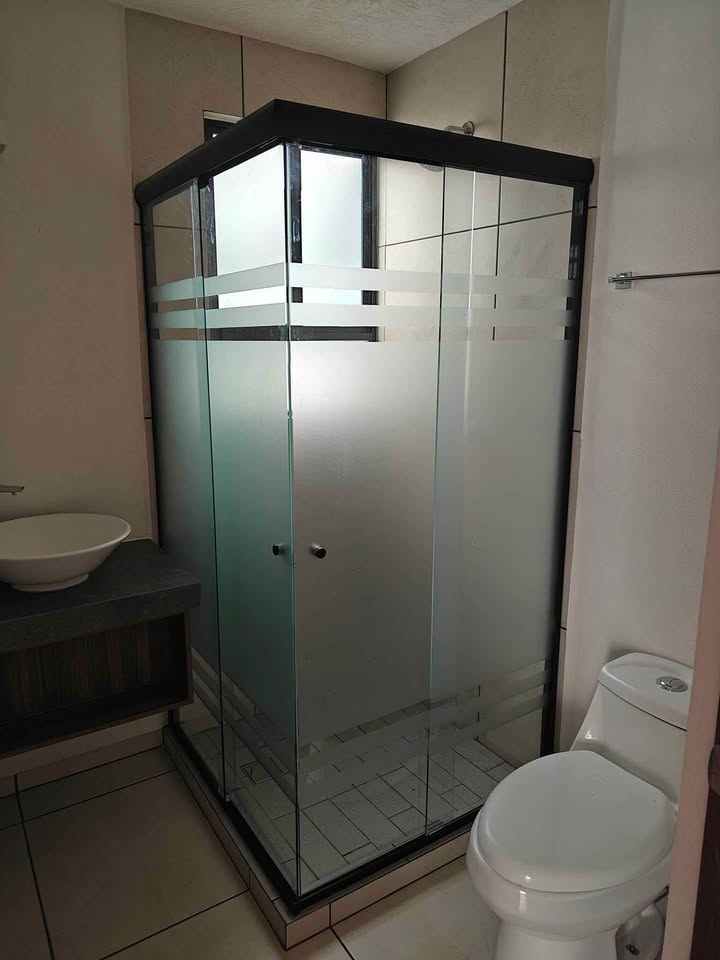 instalación de canceles de baño en Reynosa