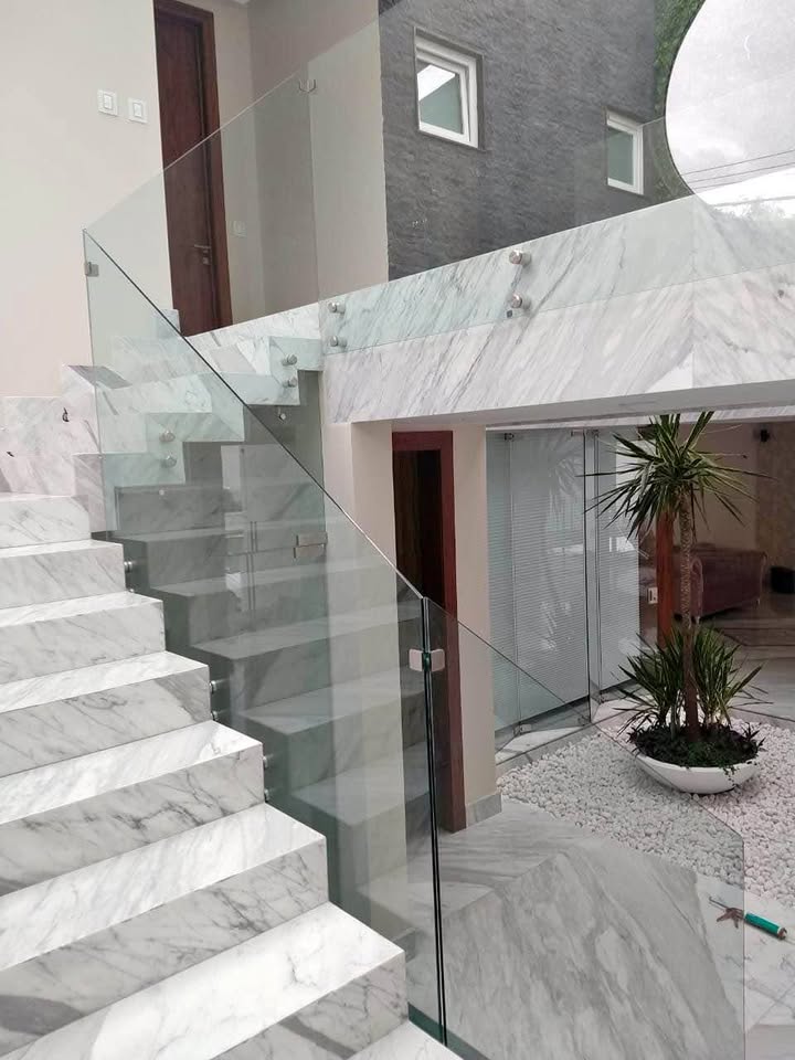 cuánto cuesta un barandal de vidrio en Reynosa